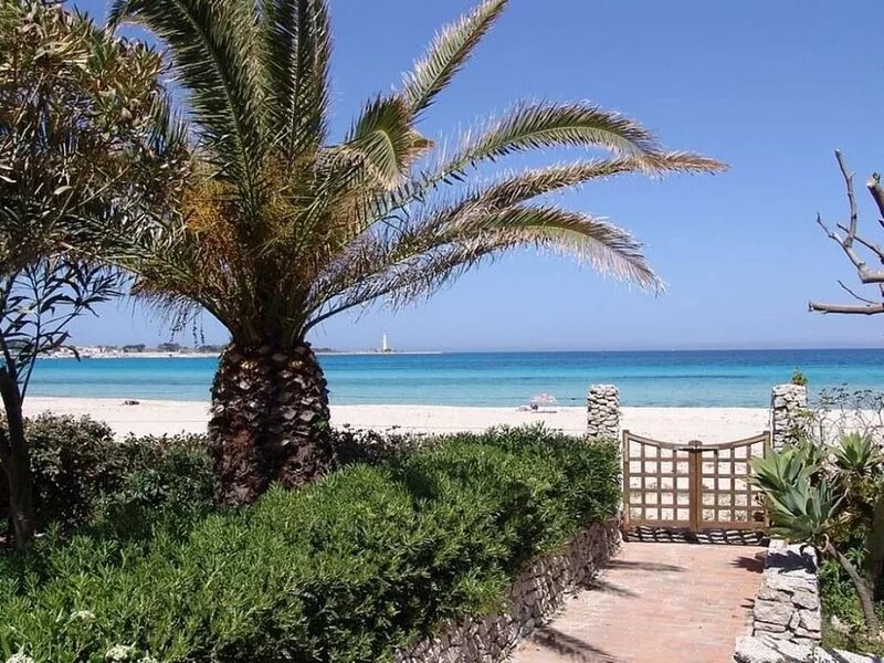 in villa holiday by the sea in exclusive location, apartment on the first.
