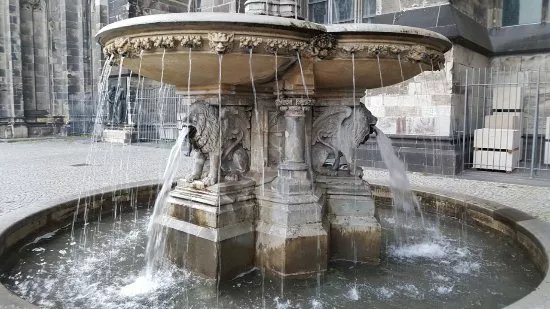 Petrus-Brunnen