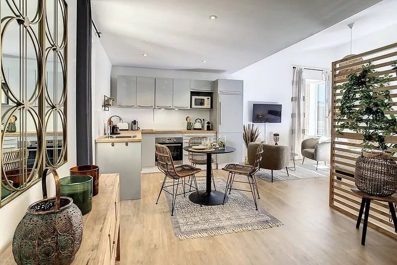 LA PAPILLON ST TROPEZ LUXURY STUDIO IN THE HEART OF THE VILLAGE