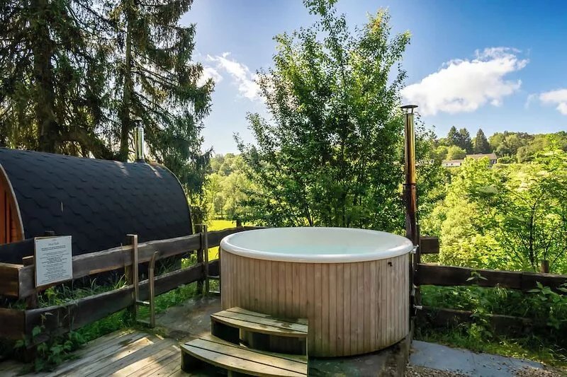 Very large vacation home in alpine style with sauna and hot tub for good