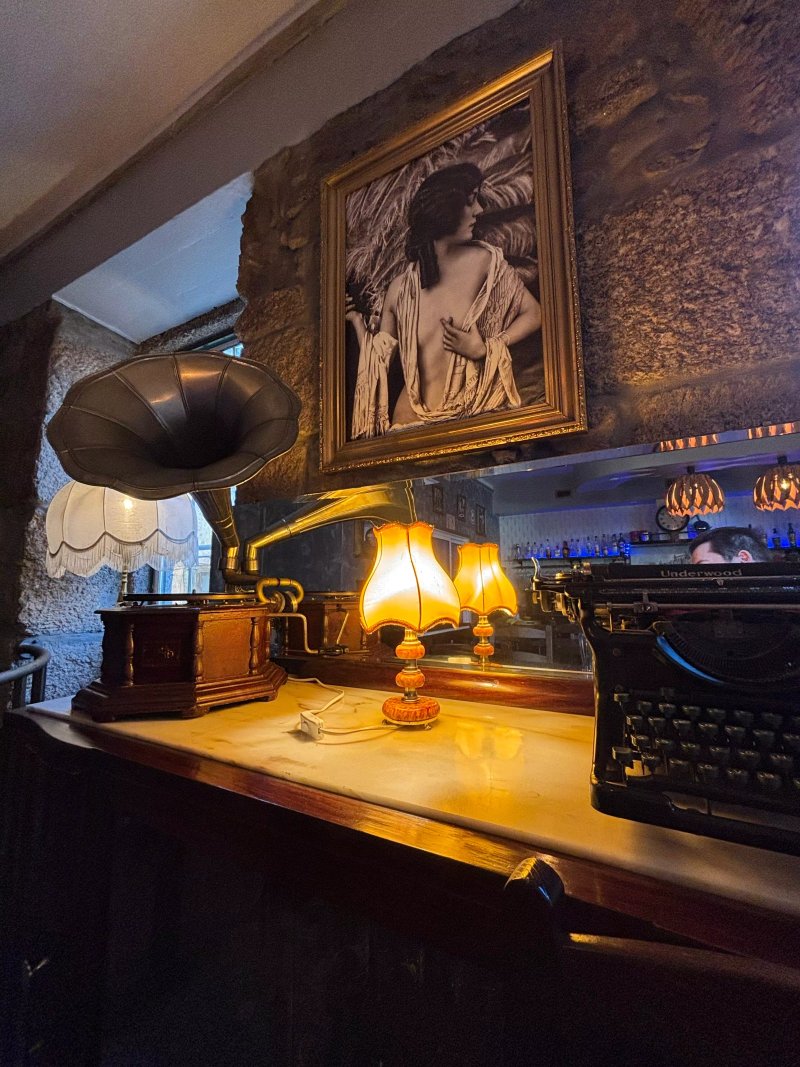Old Piano Cafe