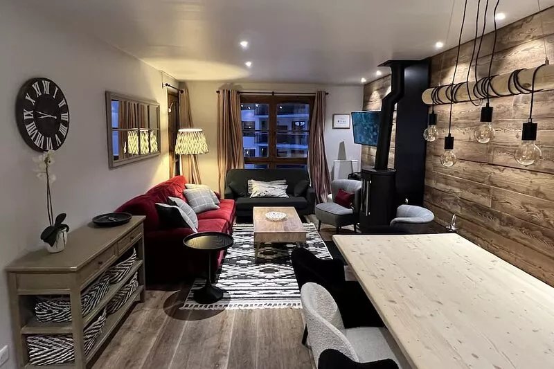 Arc 1950 Ski-in/ski-out, fantastic location, cozy, family friendly, sleeps 6+2