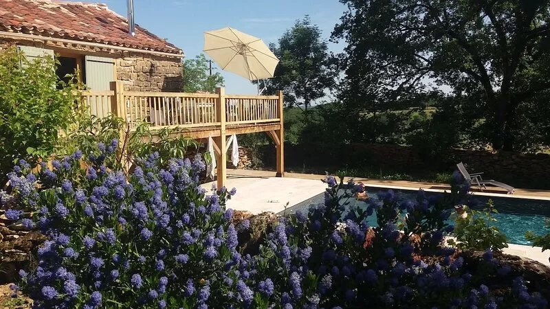 Beautiful barn, south-facing view, exclusive pool, near Saint Antonin Noble Val