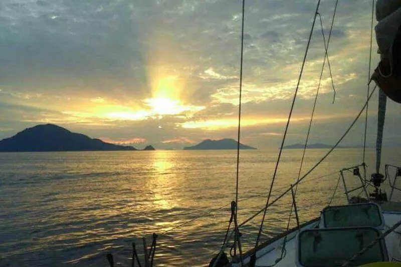 The Pigu - Sail Boat in Naple's Bay