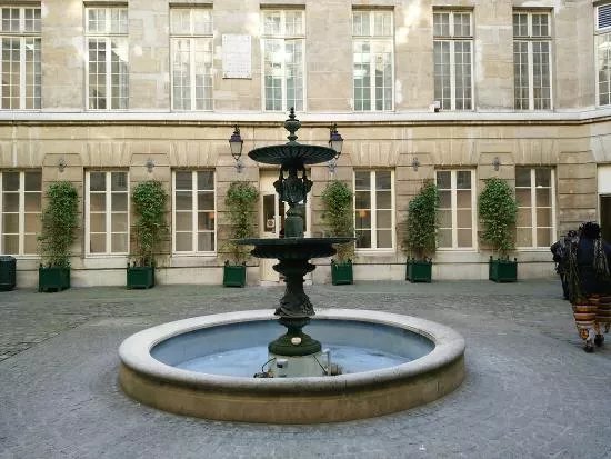 Galerie  du Credit Municipal  de Paris