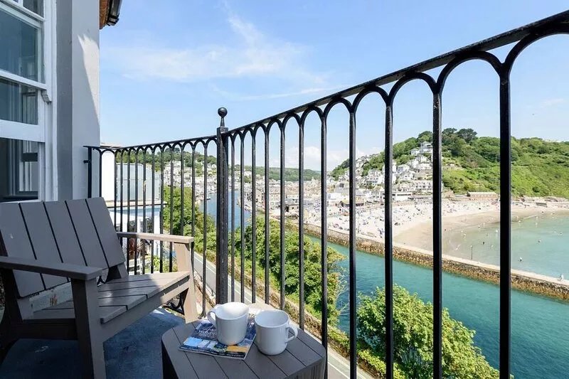 Fabulous sea front apartment for 6 with parking