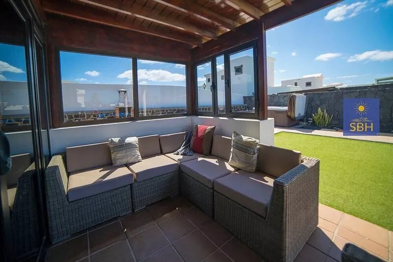 Lovely spacious 2 bed villa with Private pool, Hot tub and Air conditioning