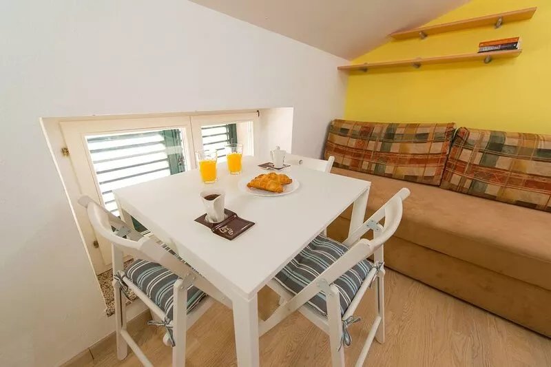 Cute little nest with a view, free WIFI, AC, terrace in a heart of Piran