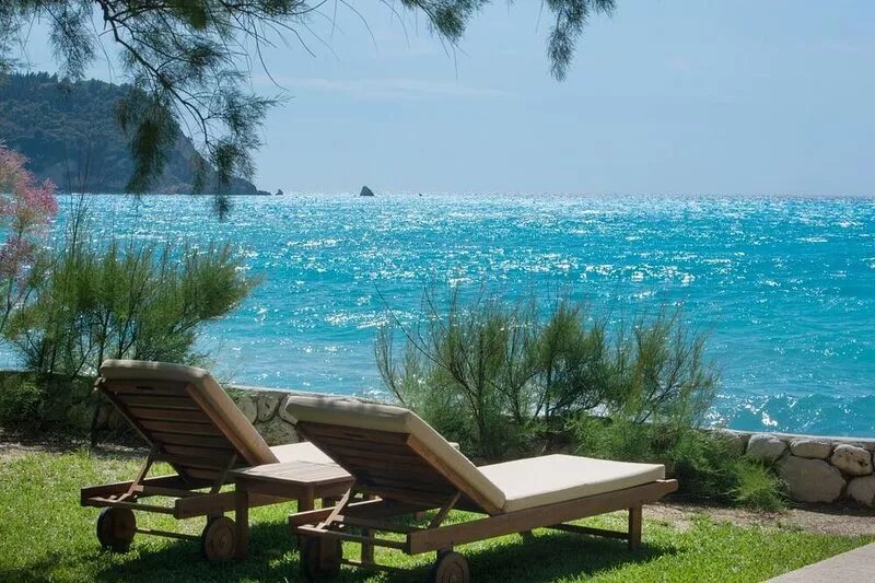 MILOS BAY VILLAS- LUXURY PRIVATE VILLA ON THE BEACH!
