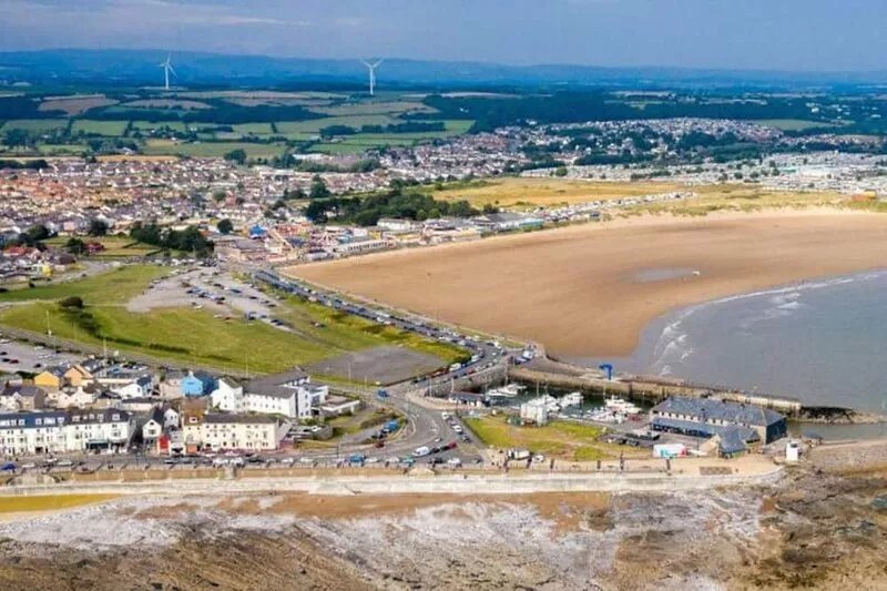 Town Centre, Very Close to Sea & Restaurants. X2 King Size Beds