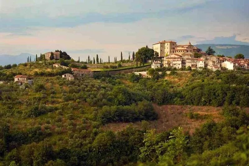 Unique designer villa & garden, great comfort, heated pool, tennis court, cook.