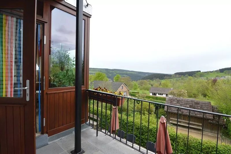 Large house with all you need, including a sauna, nice garden and panorama!