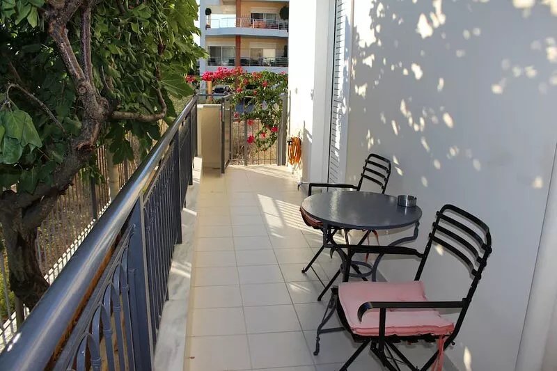 New, large apartm. with private garden, 3' to the sea and 5' to the city centre