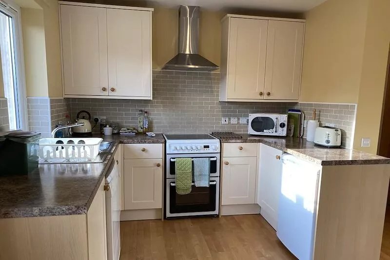 Orchard View; Spacious 4 bed cottage in rural country location. Single storey