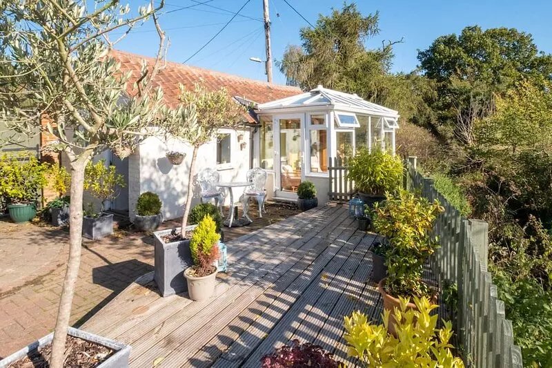 Pretty cottage studio set in lovely countryside close to the Heritage coast