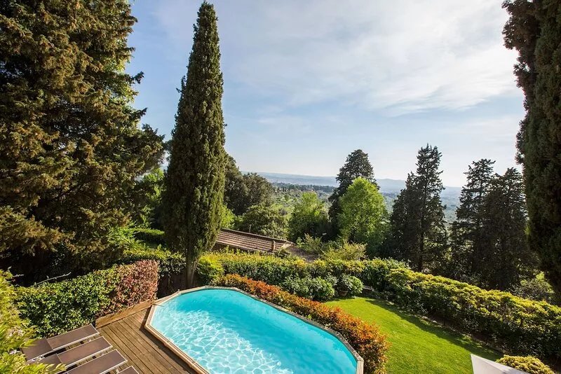 Villa in Florence - No Car Needed, Terrific Views. Exclusive Pool, Garden, Wi-Fi