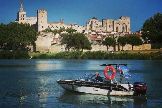 Balades en bateau sur le Rhone Tom Boat