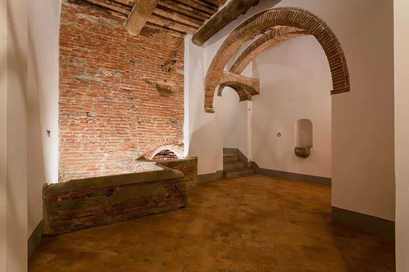 A Toproof Penthouse Apartment with Elevator and Private Garden Inside the Walls