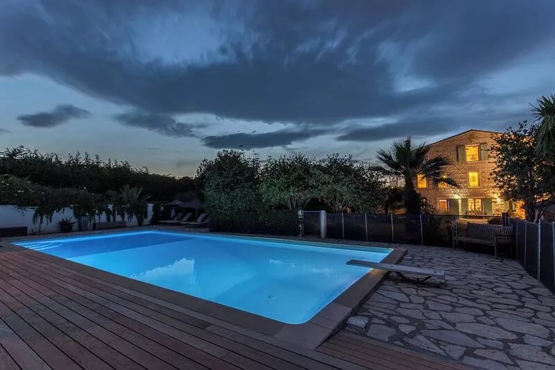 Mas Des Fleurs - Heated pool - Child friendly gardens - Beach 10mins