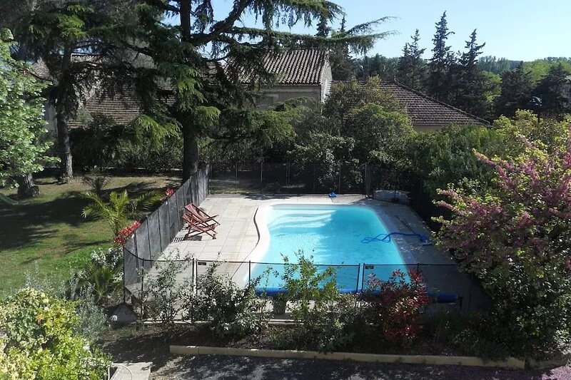 ARCHITECT'S VILLA  SWIMMING POOL 20min from Avignon, Nîmes and Camargue.
