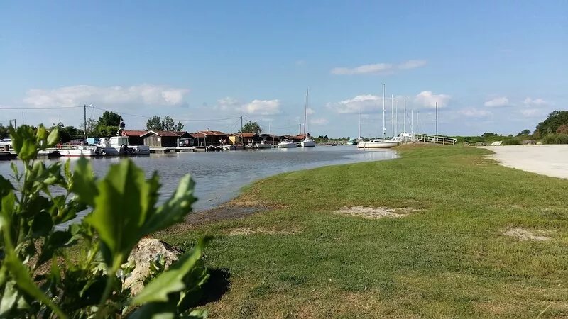 lovely holiday home in tip of the Médoc 15 km from the ocean
