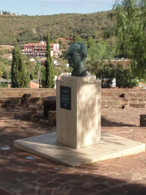 Estatua Jose Rodrigues Vitoriano