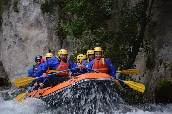 Rafting Explorer Lao