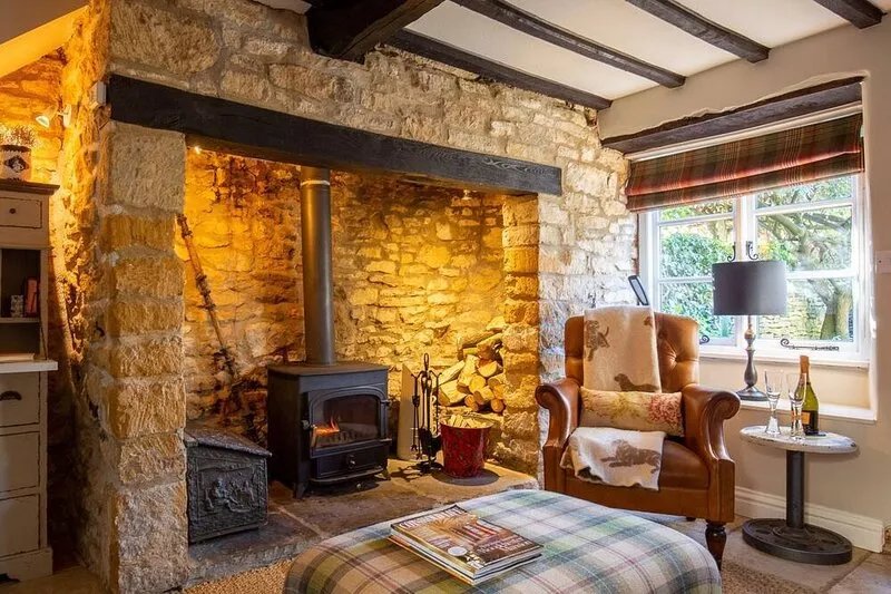 Thimble Cottage, Lower Slaughter - sleeps 2 guests in 1 bedroom