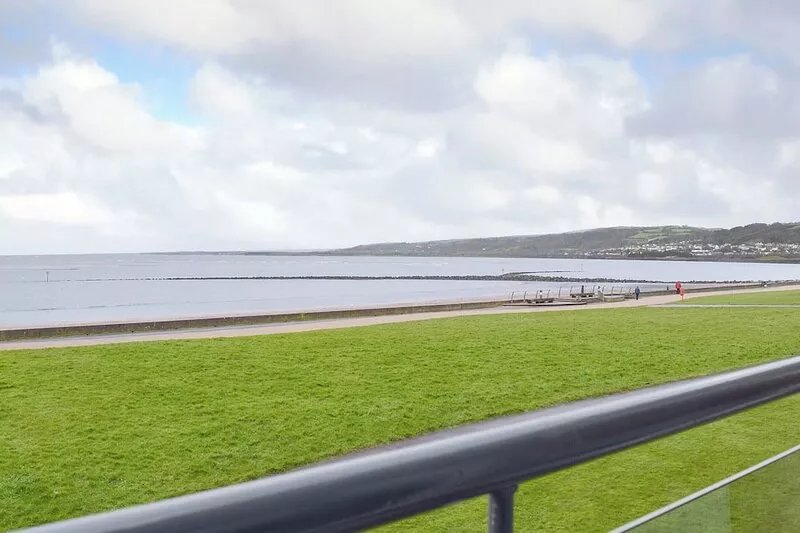 2 bedroom accommodation in Llanelli