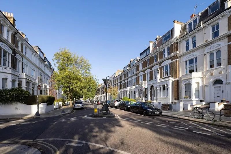 Luxurious 1-Bedroom Apartment in Kensington