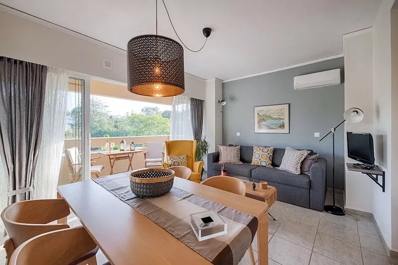 A freshly renovated, luxury apartment right in the heart of Rhodes City
