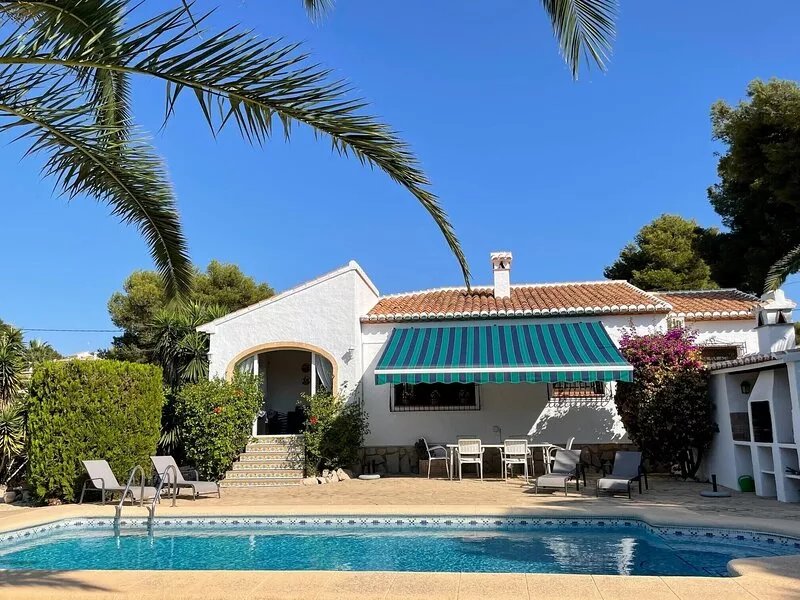 3 bed 2 bath family villa, close to beach, WIFI and air con