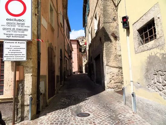 Via dell'Aquila Romana