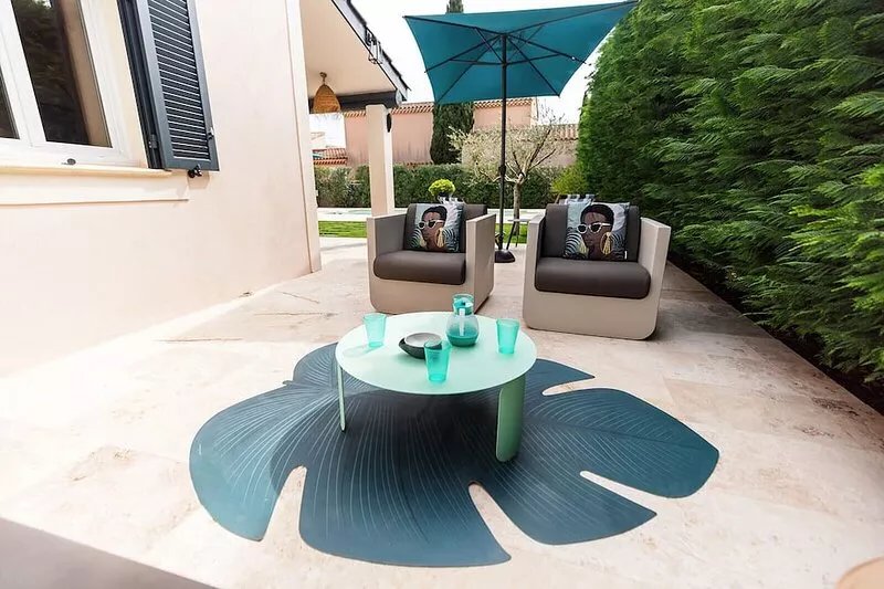 LA Mouriesenne: Villa 7 Personnes, Piscine Chauffée au Centre du Village