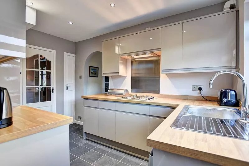 A beautifully presented property with spectacular views within walking distance