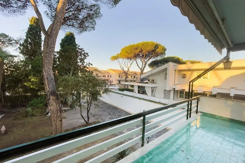 Elegant Spacious Villa in Serene Roman Oasis -- Family-Friendly