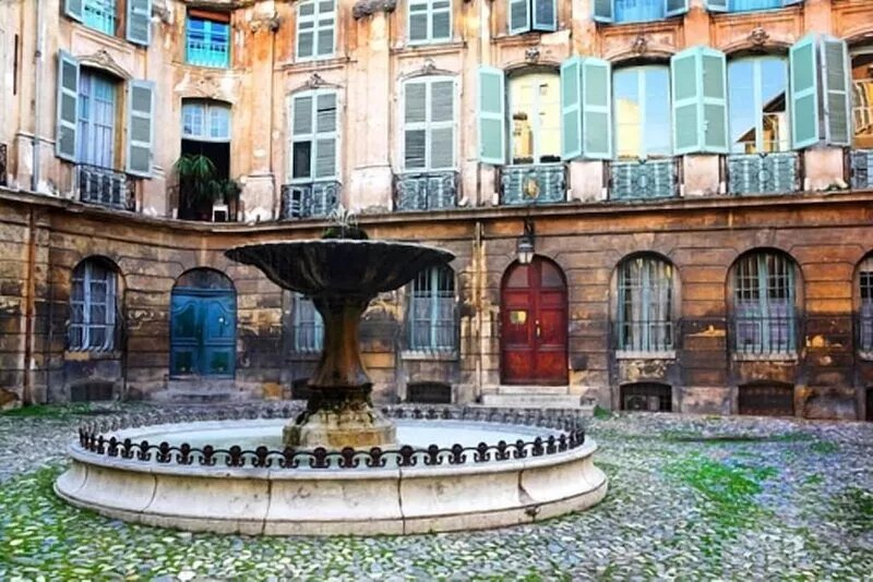 Historic Center: Classic Town House Apt., Elegant, Calm, Sunny With Garden Views