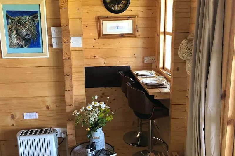 Peaceful, cosy log cabin, Norfolk Broads village