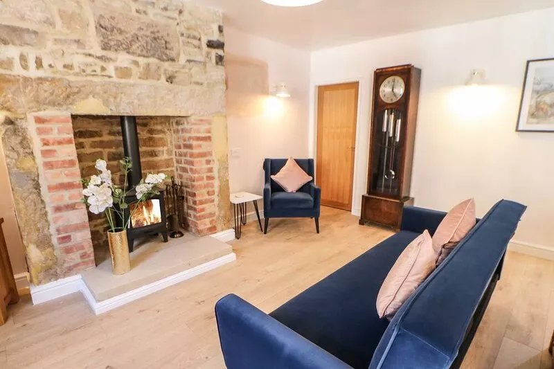 3 MILL WYND, pet friendly, character holiday cottage in Staindrop