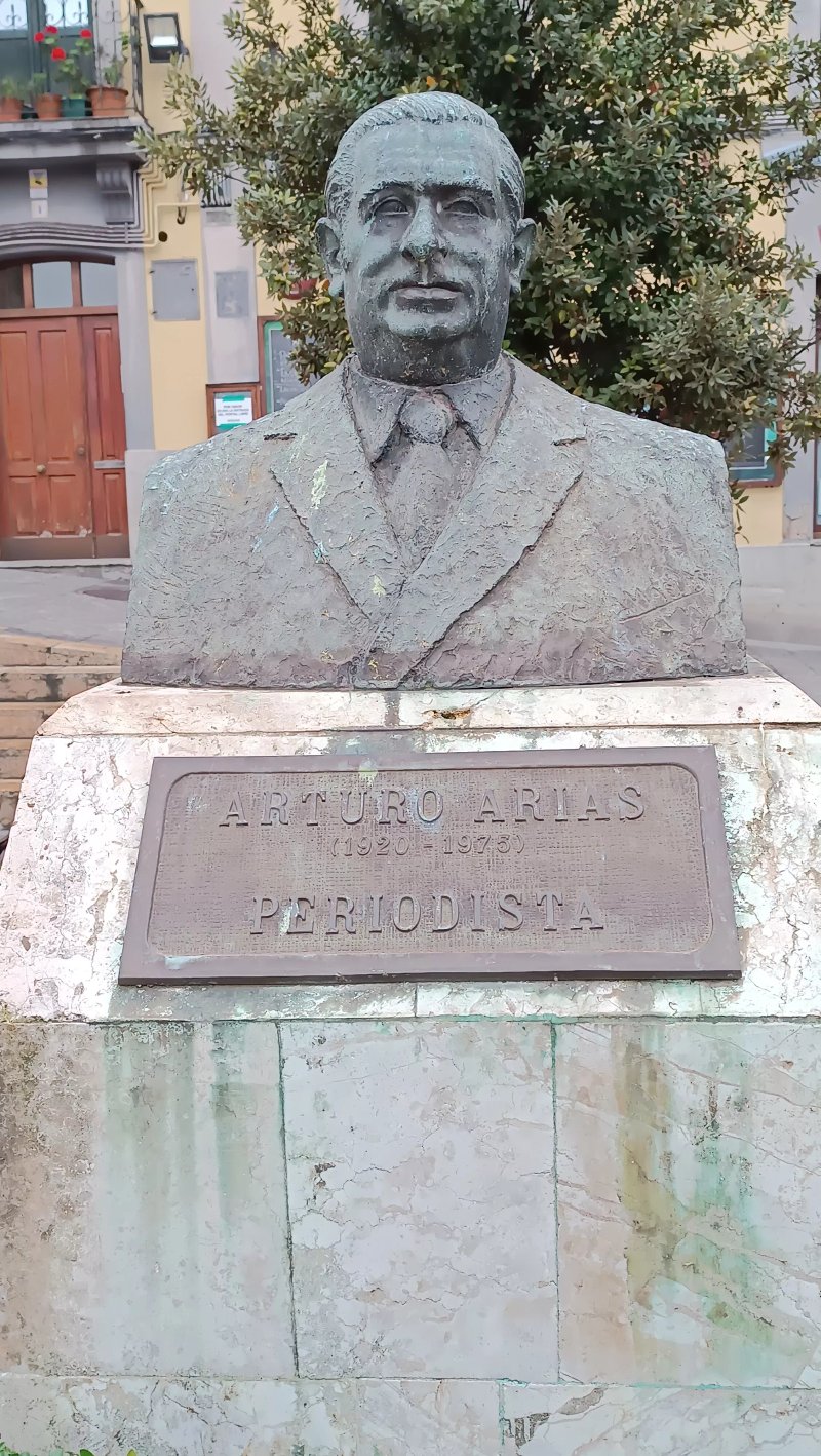 Monumento A Arturo Arias