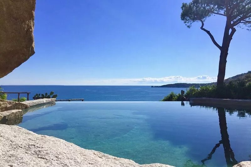 Seafront property with infinity pool near the beach in the best location of Elba