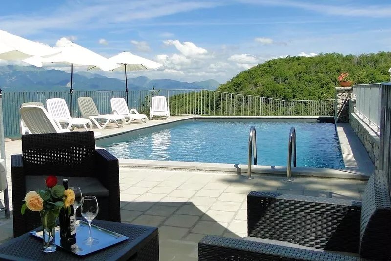 Vista Bellissima! Stunning  views, private pool, walk to restaurant, WIFI,