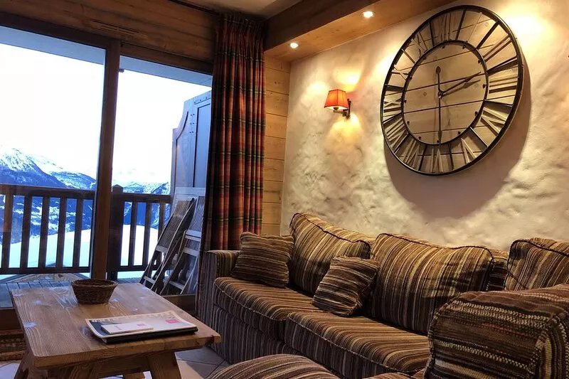South-facing apt at the foot of the ski run. View of Tarentaise valley