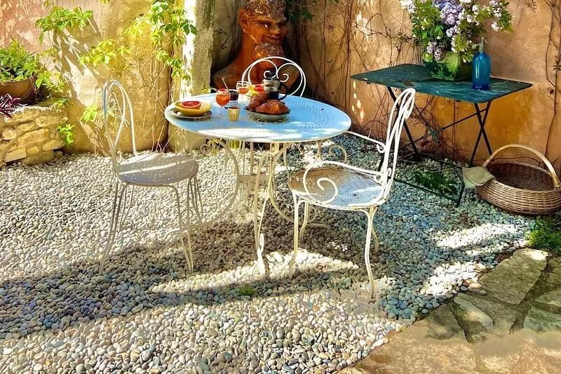 House close to Roussillon, Luberon, Provence pet friendly ,splasch pool