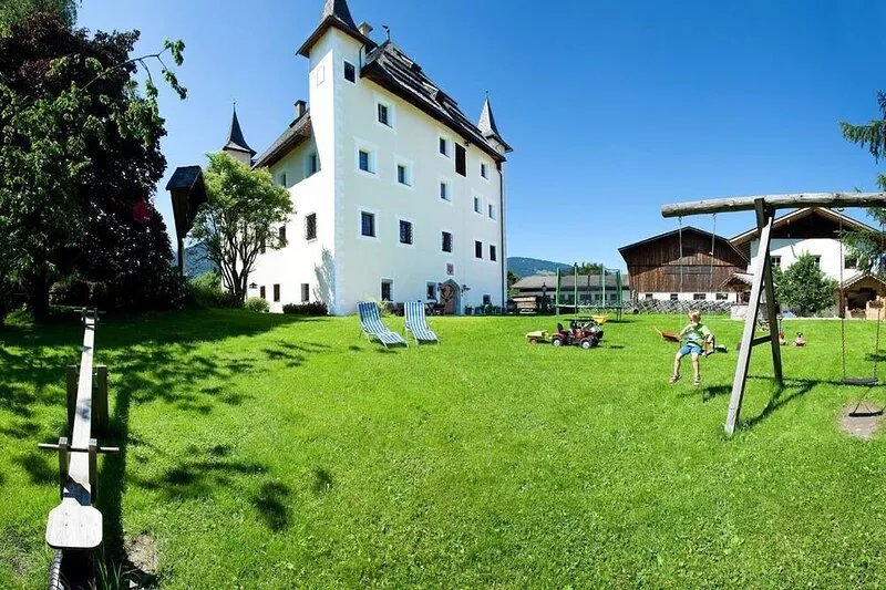 Luxurious penthouse suite in 700 years old Castle: 6 sleeping rooms, 12-19 beds