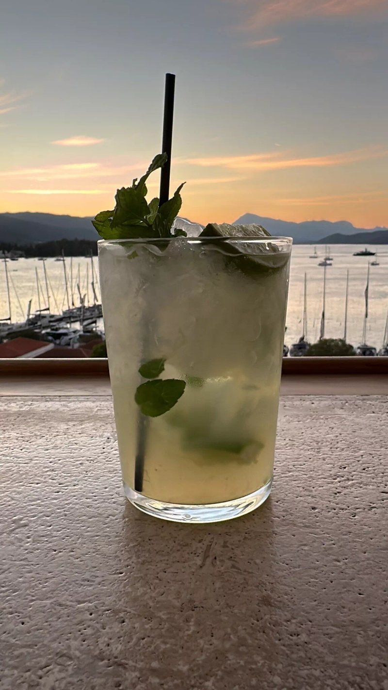 Oceanis Cocktail Restaurant
