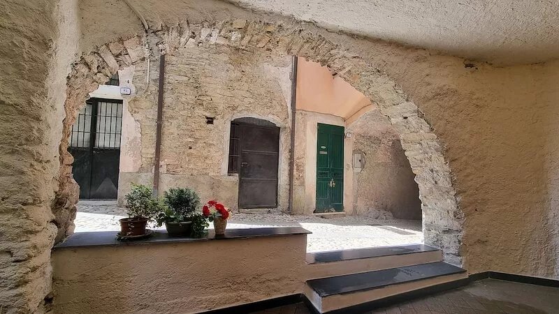 Beautifully restored romantic apartment in the centre of historic Dolcedo