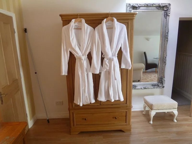 Suite for 2 with exclusive Hot Tub, robes, garden in Historic Castle Town