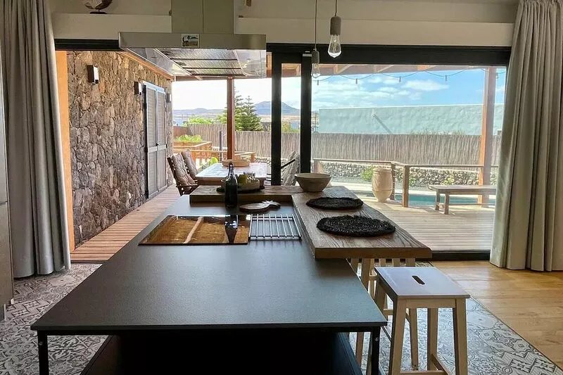 CASA ESTELLA - Cosy villa in the centre of Lajares with heated pool