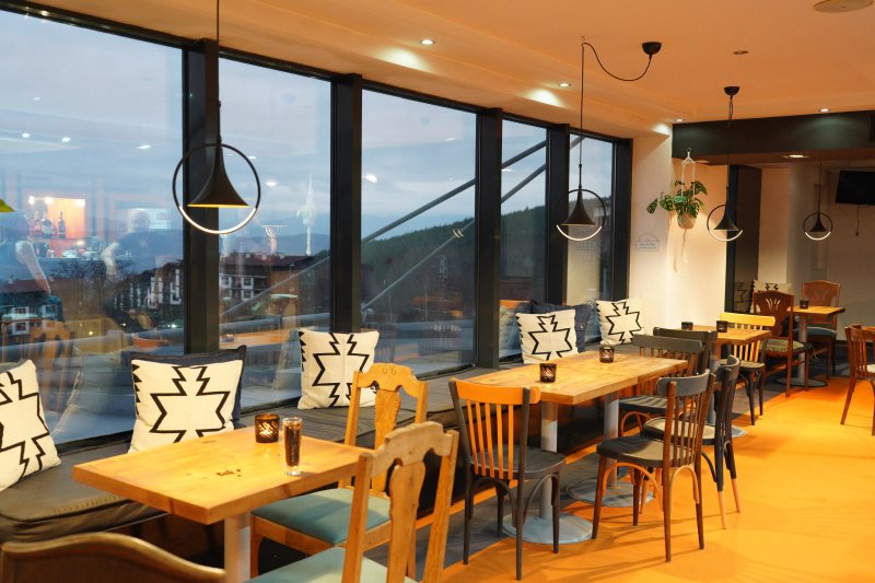 Alexandra Bar